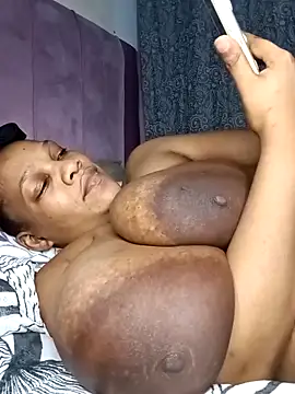 Snapshot of HappygalTheQueen chatting on February 15, 2026, 6:18 pm HappygalTheQueen online show from February 15, 2026, 6:18 pm