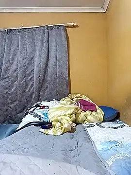 Snapshot of HappygalTheQueen chatting on December 20, 2025, 6:22 pm HappygalTheQueen online show from December 20, 2025, 6:22 pm