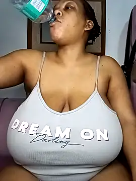 Snapshot of HappygalTheQueen chatting on March 2, 2026, 10:17 pm HappygalTheQueen online show from March 2, 2026, 10:17 pm