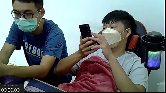 zhu000000 online show from October 8, 2025, 3:52 am