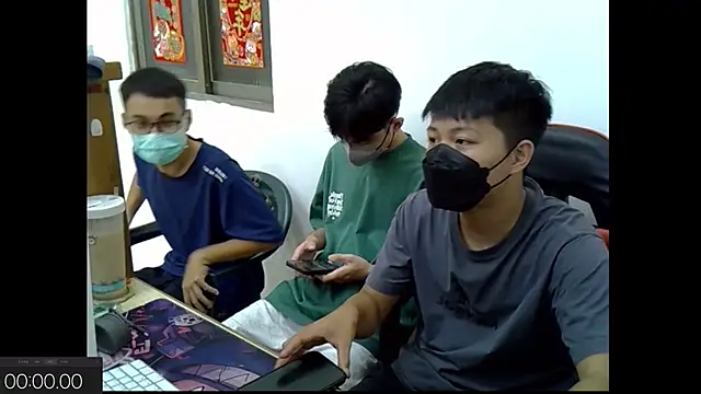 zhu000000 online show from September 18, 2025, 4:26 am