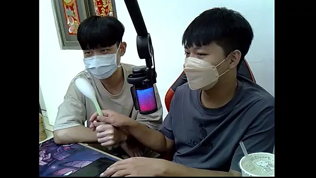 zhu000000 online show from October 14, 2025, 7:31 am