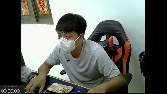 zhu000000 online show from September 26, 2025, 6:09 am