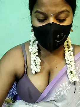 Snapshot of Shneeha_le chatting on October 27, 2025, 6:09 pm Shneeha le online show from October 27, 2025, 6:09 pm