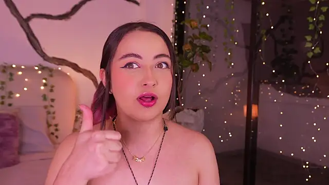 SarahCastro1  online show from November 18, 2025, 5:00 am