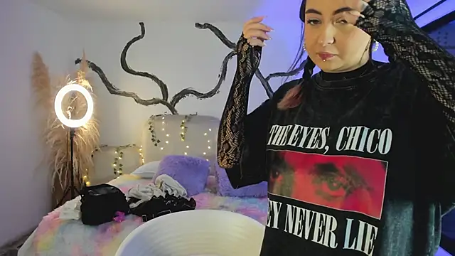 SarahCastro1  online show from December 19, 2025, 5:10 am