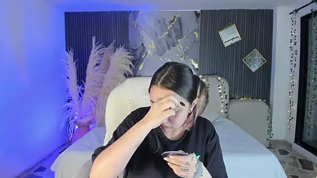 SarahCastro1  online show from January 10, 2026, 4:19 am