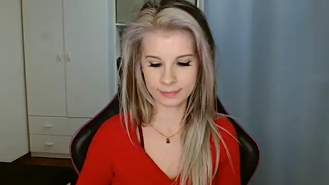 Snapshot of KristineGlow chatting on March 22, 2026, 7:15 pm KristineGlow online show from March 22, 2026, 7:15 pm