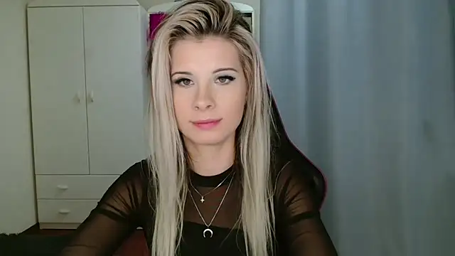 Snapshot of KristineGlow chatting on October 30, 2025, 7:22 pm KristineGlow online show from October 30, 2025, 7:22 pm