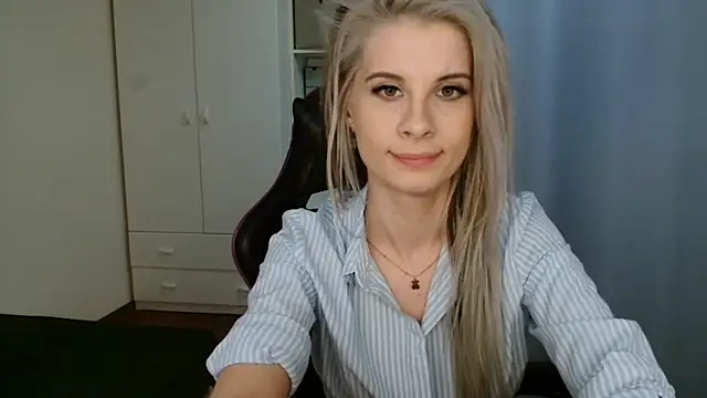 Snapshot of KristineGlow chatting on May 27, 2026, 6:26 pm KristineGlow online show from May 27, 2026, 6:26 pm