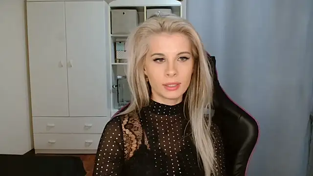 Snapshot of KristineGlow chatting on March 30, 2026, 6:20 pm KristineGlow online show from March 30, 2026, 6:20 pm