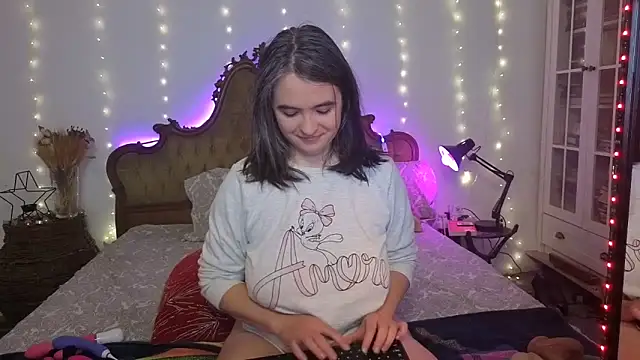 Snapshot of SilkenSin chatting on February 3, 2026, 9:47 am SilkenSin online show from February 3, 2026, 9:47 am