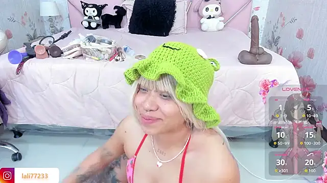 Snapshot of SafiroAgataaa chatting on May 14, 2026, 2:41 am SafiroAgataaa online show from May 14, 2026, 2:41 am