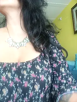 ivonne 9 online show from September 15, 2025, 3:12 pm