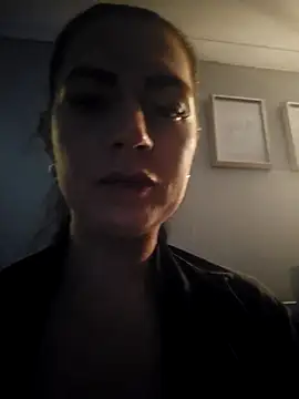 Snapshot of KissMeKylie chatting on October 3, 2025, 8:43 pm KissMeKylie online show from October 3, 2025, 8:43 pm