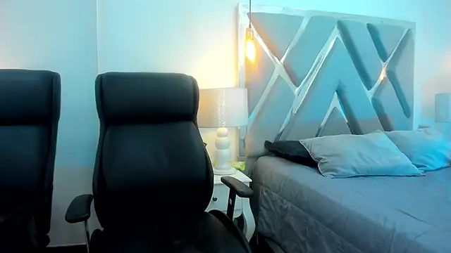 AnniEsstone online show from October 19, 2025, 12:41 pm