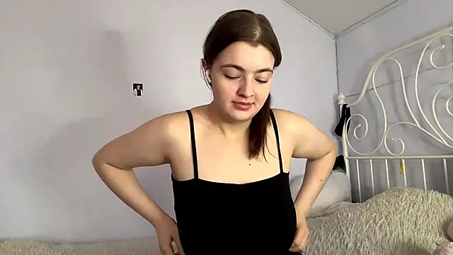 HoneyMist online show from December 1, 2025, 10:38 am