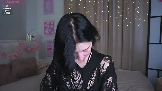 JuanaFriesz online show from March 29, 2026, 9:22 am