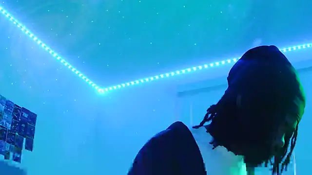 Snapshot of risktakinndolo chatting on October 13, 2025, 10:21 pm risktakinndolo online show from October 13, 2025, 10:21 pm