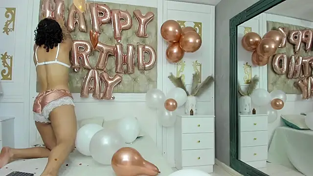 Snapshot of SilvanaOwen chatting on December 1, 2025, 2:29 pm SilvanaOwen online show from December 1, 2025, 2:29 pm