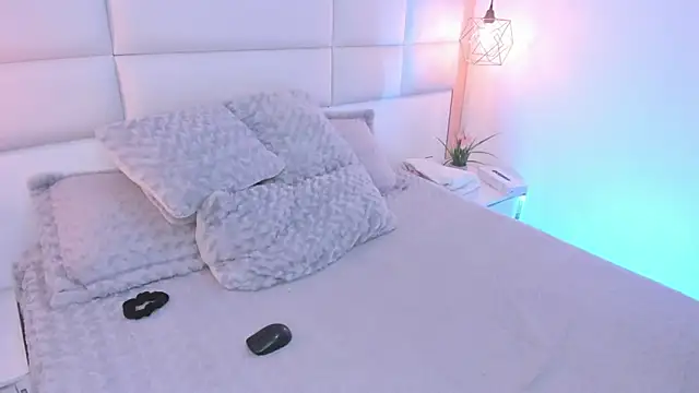 Lucia jane online show from February 4, 2026, 8:37 pm