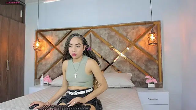Snapshot of Lucia_jane chatting on May 25, 2026, 9:02 pm Lucia jane online show from May 25, 2026, 9:02 pm