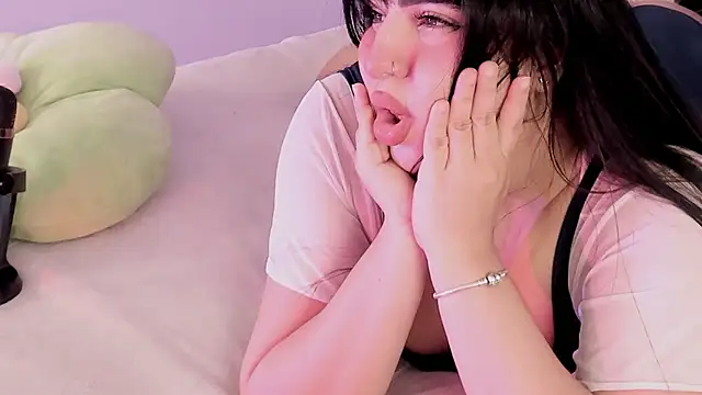 Snapshot of Camila_Matinez_ chatting on September 15, 2025, 12:55 am Camila Matinez online show from September 15, 2025, 12:55 am