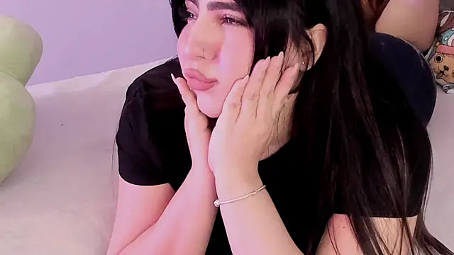 Snapshot of Camila_Matinez_ chatting on October 22, 2025, 12:32 am Camila Matinez online show from October 22, 2025, 12:32 am