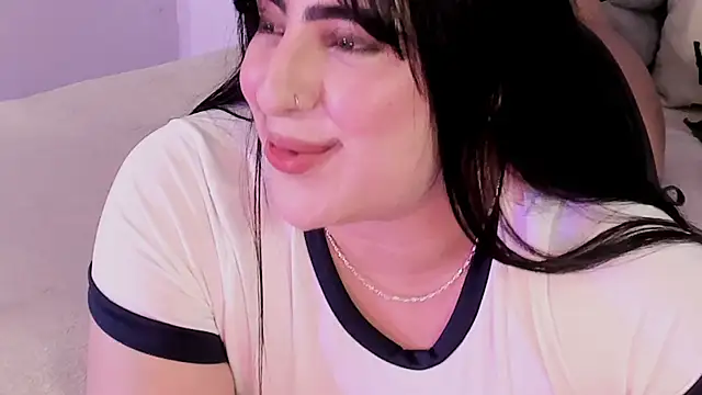 Snapshot of Camila_Matinez_ chatting on December 4, 2025, 1:15 am Camila Matinez online show from December 4, 2025, 1:15 am