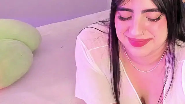 Snapshot of Camila_Matinez_ chatting on April 21, 2026, 12:34 am Camila Matinez online show from April 21, 2026, 12:34 am