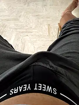 AXEL 84 online show from October 25, 2025, 2:39 pm