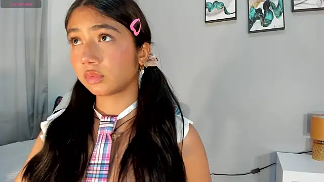 KimTayloor1 online show from October 6, 2025, 7:47 pm