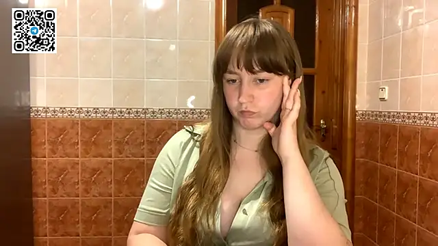 Snapshot of MaroonMoon_ chatting on October 1, 2025, 7:51 pm MaroonMoon online show from October 1, 2025, 7:51 pm