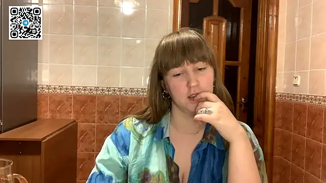 Snapshot of MaroonMoon_ chatting on November 5, 2025, 8:56 pm MaroonMoon online show from November 5, 2025, 8:56 pm