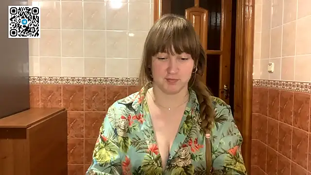 Snapshot of MaroonMoon_ chatting on November 26, 2025, 8:42 pm MaroonMoon online show from November 26, 2025, 8:42 pm