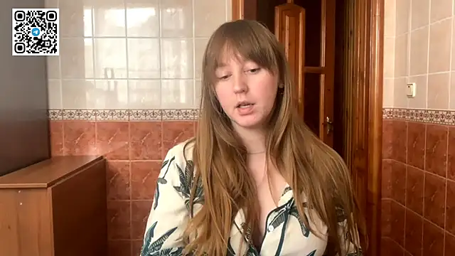 Snapshot of MaroonMoon_ chatting on October 17, 2025, 9:34 am MaroonMoon online show from October 17, 2025, 9:34 am