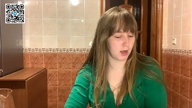 Snapshot of MaroonMoon_ chatting on October 22, 2025, 7:46 pm MaroonMoon online show from October 22, 2025, 7:46 pm