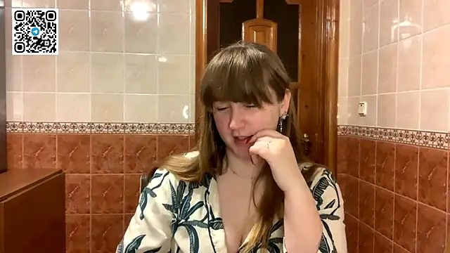 Snapshot of MaroonMoon_ chatting on December 3, 2025, 8:52 pm MaroonMoon online show from December 3, 2025, 8:52 pm