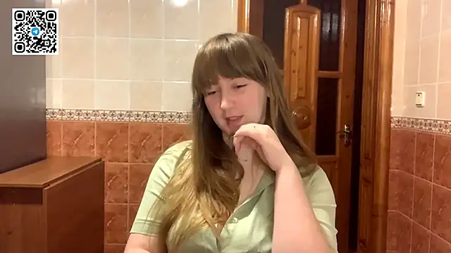 Snapshot of MaroonMoon_ chatting on November 18, 2025, 8:45 pm MaroonMoon online show from November 18, 2025, 8:45 pm