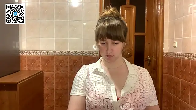 Snapshot of MaroonMoon_ chatting on November 30, 2025, 8:42 pm MaroonMoon online show from November 30, 2025, 8:42 pm