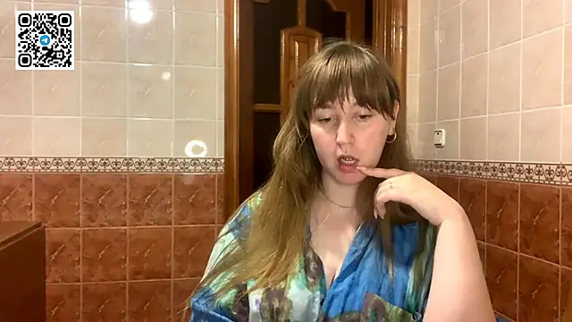 Snapshot of MaroonMoon_ chatting on October 4, 2025, 7:37 pm MaroonMoon online show from October 4, 2025, 7:37 pm