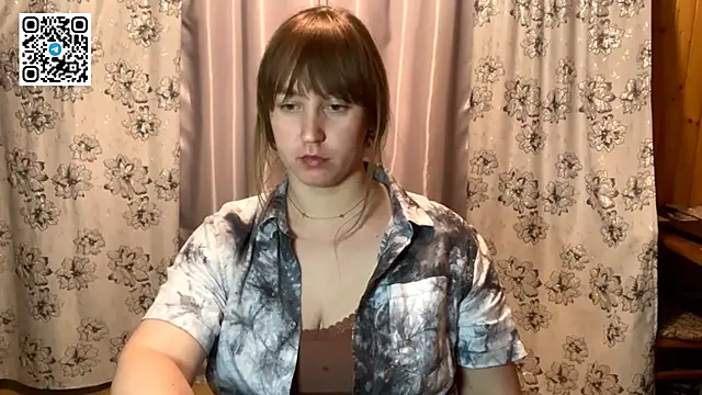 Snapshot of MaroonMoon_ chatting on October 15, 2025, 7:44 pm MaroonMoon online show from October 15, 2025, 7:44 pm