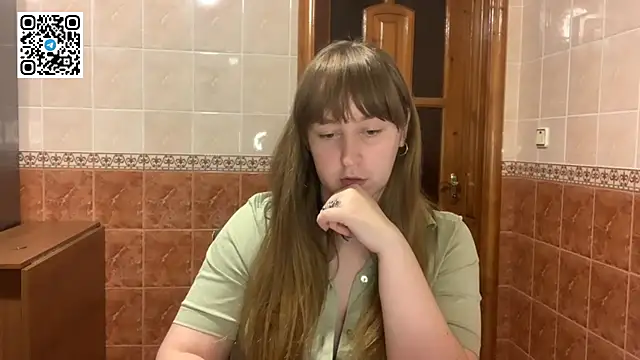 Snapshot of MaroonMoon_ chatting on November 12, 2025, 8:45 pm MaroonMoon online show from November 12, 2025, 8:45 pm