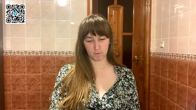 Snapshot of MaroonMoon_ chatting on December 16, 2025, 8:57 pm MaroonMoon online show from December 16, 2025, 8:57 pm