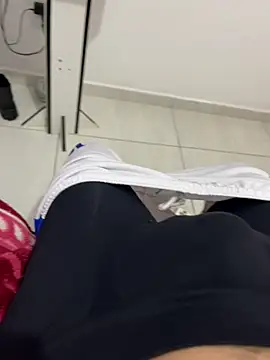 Snapshot of CaboMal chatting on September 19, 2025, 9:30 pm CaboMal online show from September 19, 2025, 9:30 pm