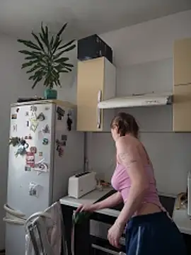 VesperaCeleste online show from February 12, 2026, 4:56 am