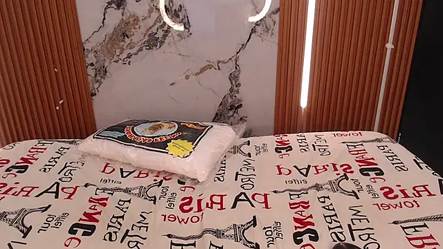 tiffany lee6 online show from December 3, 2025, 12:26 pm