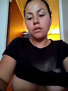 camila-titis online show from March 15, 2026, 7:32 pm