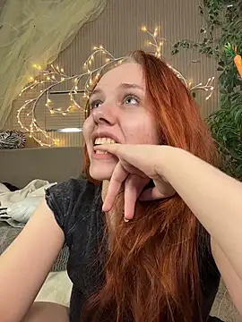 Snapshot of PollyVinice chatting on May 28, 2026, 5:19 pm PollyVinice online show from May 28, 2026, 5:19 pm