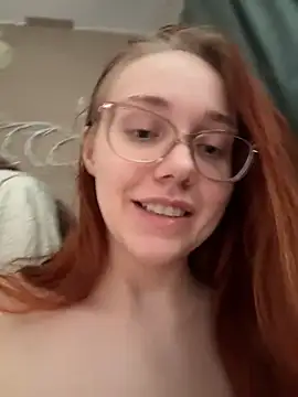 Snapshot of PollyVinice chatting on July 13, 2026, 9:19 am PollyVinice online show from July 13, 2026, 9:19 am
